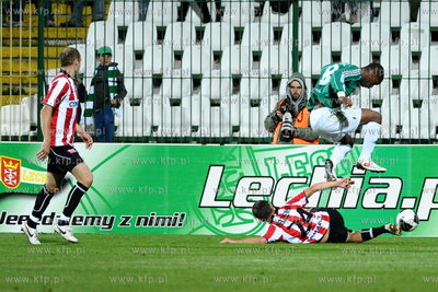 Lechia Gdansk  w ramach rozgrywek ekstraklasy pokonuje...