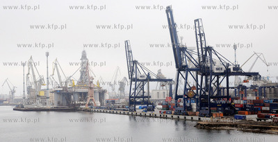 Stocznia Gdynia S.A. Widok od strony Estakady Kwiatkowskiego....