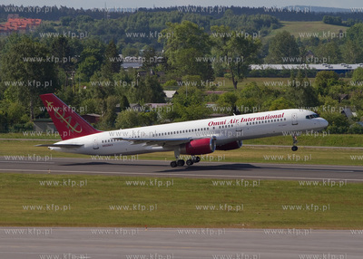 Gdansk, Rebiechowo. Nz. Boeing 757-28A Omni Air International....