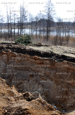 Koscierzyna. Nielegalne wyrobisko piachu i dzikie wysypisko...