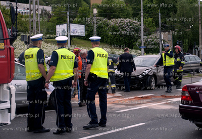 Gdynia. Wypadek na skrzyzowaniu ulic Morskiej i Wolnosci....