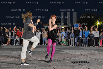 Sopot. Skwer Kuracyjny - fontanna. Pokaz fontanny oraz...