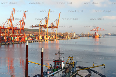 Nowe suwnice dla Baltyckiego Terminalu Kontenerowego...