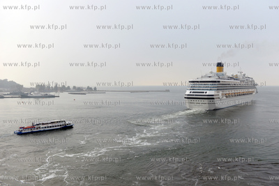 Przy Nabrzezu Francuskim w gdynskim porcie cumowal...