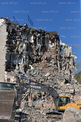Gdynia, ul. Kielecka. Wyburzane dawnej siedziby banku...