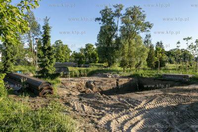 Budowa kładki nad Radunią łączącą ulicę Zastawną...
