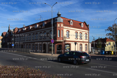Odrestaurowany, zabytkowy budynek przy ulicy Grunwaldzkiej...