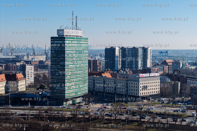 Widok na wieżowiec tzw. zieleniak i budynek Zarzadu...