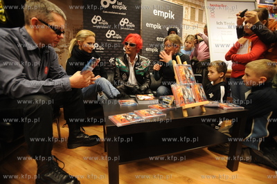 Gdansk, EMPIK w Galerii Baltyckiej. Spotkanie zespolu...