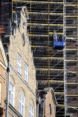 Gdansk - nz konserwacja elewacji na kosciele mariackim...