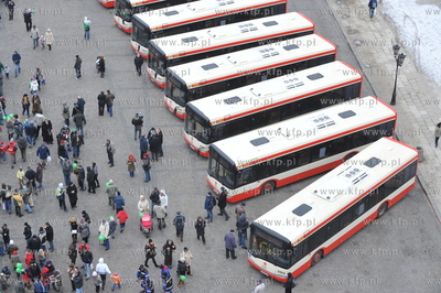 Targ Weglowy w Gdansku - prezentacja nowych autobusow...
