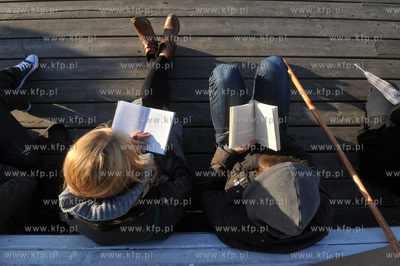 MOLO KSIAZKOWE od deski do deski. Akcja milosnikow...