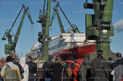 Stocznia Gdansk. Pochylnia B1. Wodowanie promu pasazersko-samochodowego...