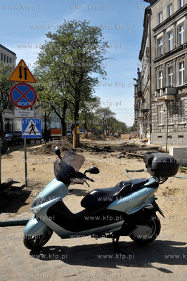 Gdansk. Dolne Miasto. Remont i przebudowa ulicy Lakowej....