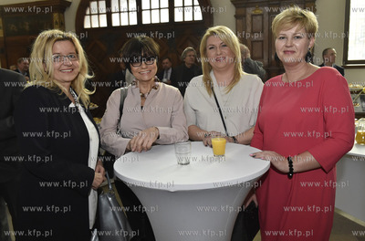 Gdańsk, Dwór Artusa. Noworoczna lampka szampana,...