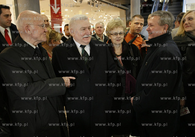 Gdansk. Centrum handlowe Manhattan. Premiera i promocja...