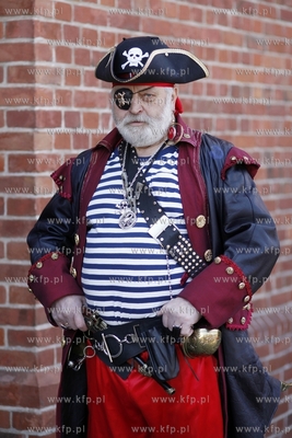 Gdansk, Konkurs na gdanskiego pirata. Przed miejska...