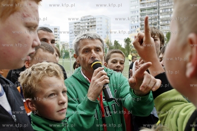 Gdansk Zaspa. Pilkarski turniej dzikich druzyn Do przerwy...