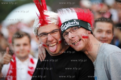 Gdansk. Mistrzostwa europy w pilce noznej. Kibice ogladaja...