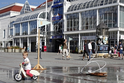 Sopot. Artloop Festival. Instalacje na Placu Przyjaciol...