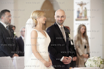 Slub Agnieszki Dabkowskiej i Wojtka Figurskiego w kosciele...