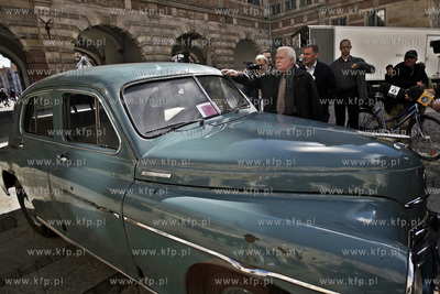 Zabytkowy samochod marki Warszawa, ktora jezdzil Karol...