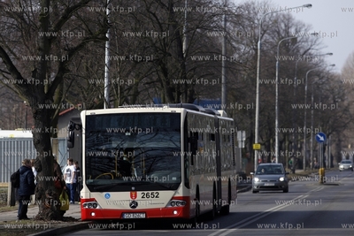 Gdańsk. Autobus marki Mercedes Conecto przy ul Krasickiego...