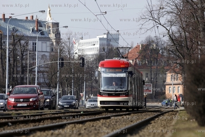 Gdańsk. Tramwaj linii nr 12 ( Pesa Jazz Duo ) przy...