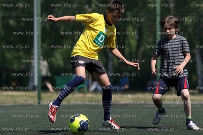 Gdansk Zaspa. Pilkarski turniej dzikich druzyn Do przerwy...