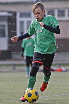 Gdansk Zaspa. Pilkarski turniej dzikich druzyn Do przerwy...