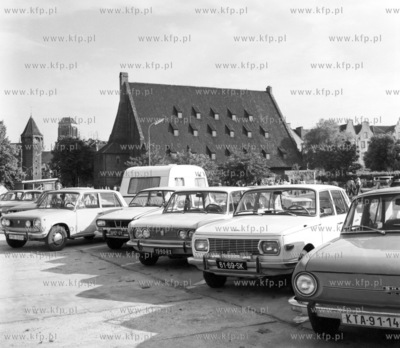 Parking przed budynkiem NOT przy ul. Rajskiej w Gdansku....