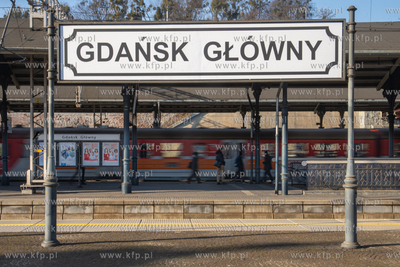 Perony na Dworcu PKP Gdańsk Główny. 10.02.2025 fot....