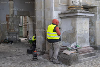 Tymczasowy, na czas remontu,  płot zniknął i odsłonił...