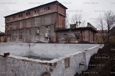 Kolejne budynki Stoczni Gdanskiej do wyburzenia .Tym...