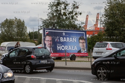 Gdynia, . Billboard - przyczepa z plakatem wyborczym...