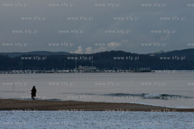 Zimowa krajobraz na plaży w Jelitkowie. 3.12.2021...