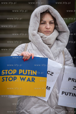Gdańsk. Manifestacja pod konsulatem Rosji we Wrzeszczu....