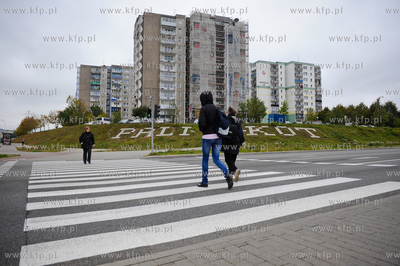 Gdansk. Chelm. Napis PALIKOT ulozony z plytek chodnikowych...