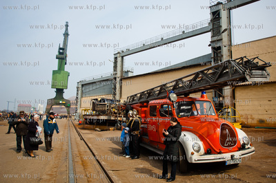 Stocznia Gdansk. Pochylnia B1. Wodowanie promu pasazersko...