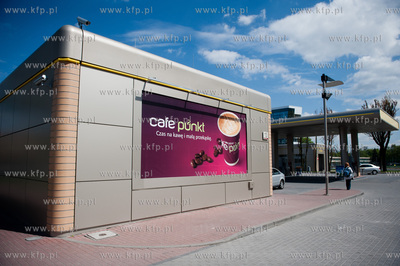 Gdansk. Nowo otwarta stacja benzynowa grupy Lotos....