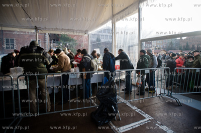 Gdansk. Targ Weglowy. XVIII Wigilia dla ubogich, samotnych...
