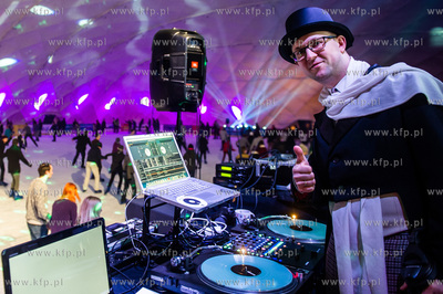 Lodowisko Miejskie w Gdansku. Walentynki w stylu Retro,...