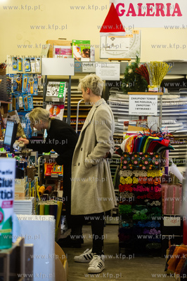 Radek Pestka, zwyciezca TOP MODEL na zakupach z siostra...