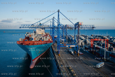 Gdansk. Terminal kontenerowy DCT.
15.12.2011
fot....