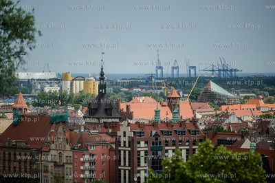 Gdansk. Biskupia Gorka. Zabytkowy budynek dawnego Schroniska...