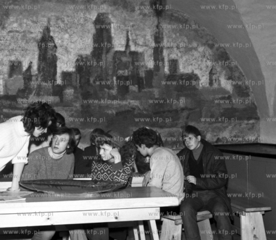 Klub, kawiarnia mlodziezowa w Gdansku. Grudzien1971_z.kosycarz_p49...