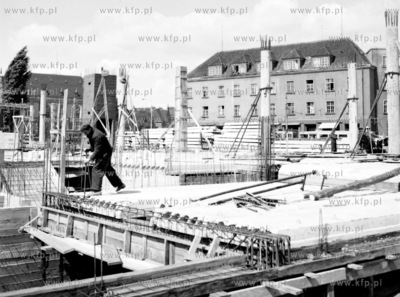 Budowa biurowca PZU na Targu Drzewnym w Gdansku. W...