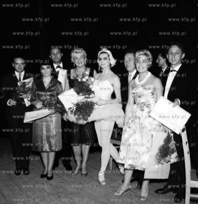 Alicja Boniuszko (w srodku)  primabalerina gdanskiej...