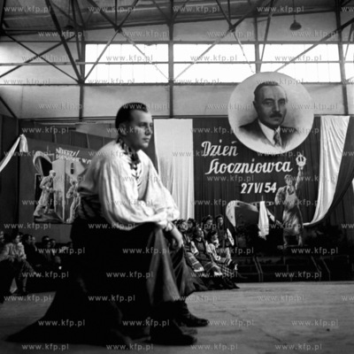 Obchody Dnia Stoczniowca w hali montażowej Stoczni...