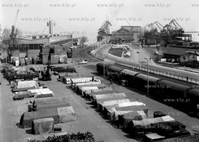 Dworzec Morski na Placu Gombrowicza w Gdyni. (lata60).19680008074zFot....